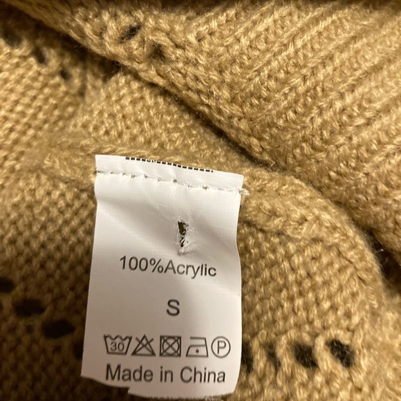 👚(bundle 4 items w/👚for $16) Beautiful tan colored knit sweater - Picture 7 of 7